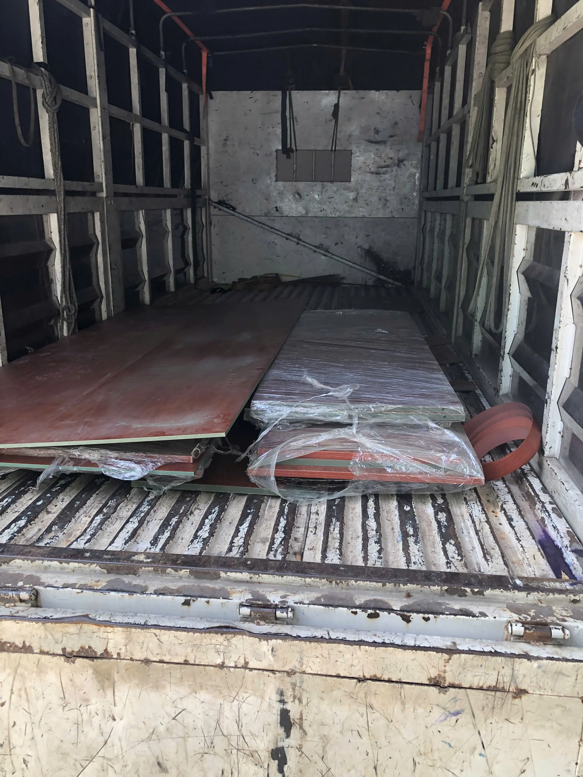 Tiến độ gia công hỏa tốc 24–48h, giao hàng đúng hẹn cho đối tác thầu thợ.